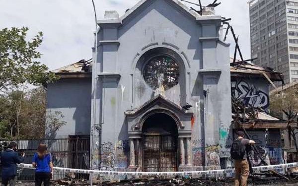 After parish in Santiago, Chile destroyed by arson, pastor urges hope