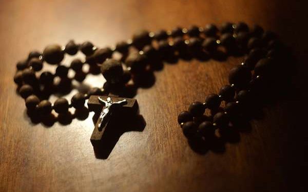 In virtual rosary, US bishops ask Mary to intercede for America