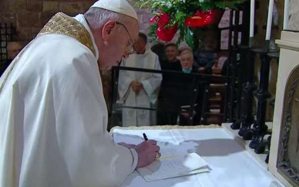 Pope Francis signs new encyclical Fratelli tutti in Assisi