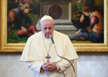 Pope criticises Catholics who reject Vatican II