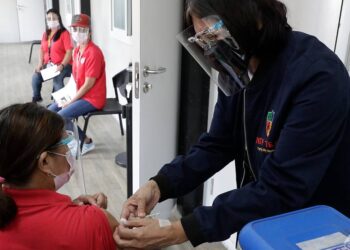 Philippines cheers bishops’ offer to help allay COVID-19 vaccine fears