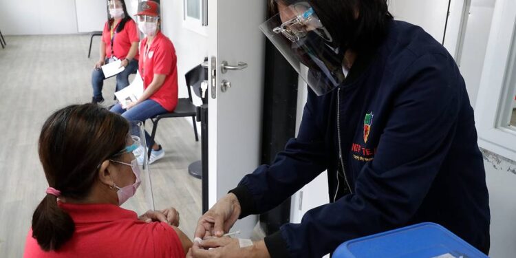 Philippines cheers bishops’ offer to help allay COVID-19 vaccine fears