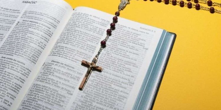 Pope adds more women scholars to biblical commission