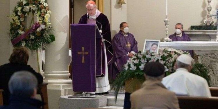 Pope attends funeral of his personal physician
