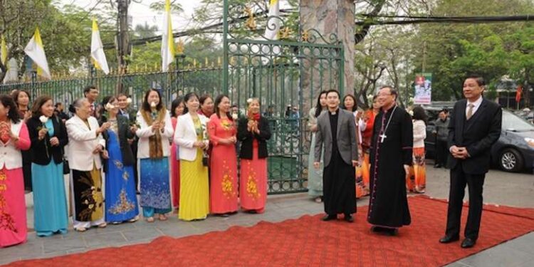 Vietnam gets tough to contain new Covid-19 wave