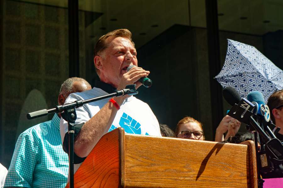 Fr. Michael Pfleger’s parish stops payments to Chicago archdiocese to expedite his investigation
