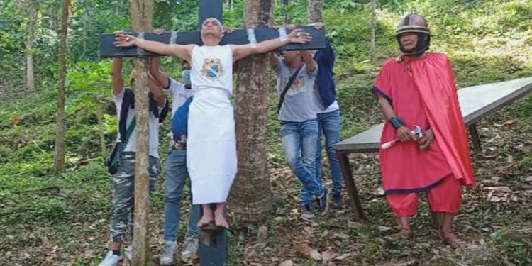 Filipino ‘crucified’ for deliverance from Covid-19, social ills