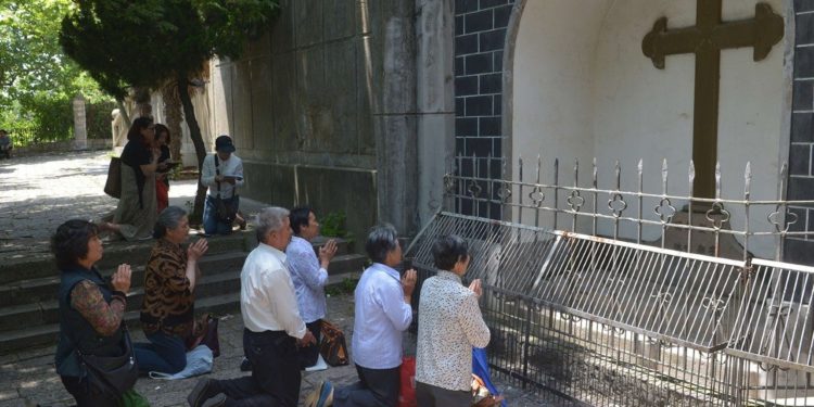 Pope calls Catholics to accompany Church in China with prayer