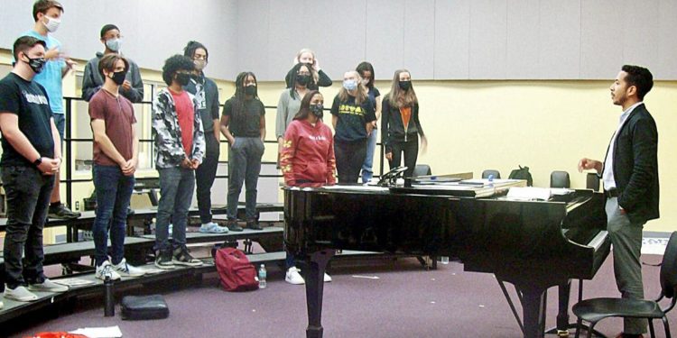 Teacher finds faith through music education | Palm Beach