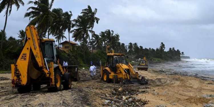 Fears over pollution as ship burns off Sri Lanka coast