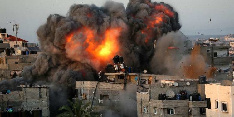 Pope deplores deaths of children in Holy Land violence