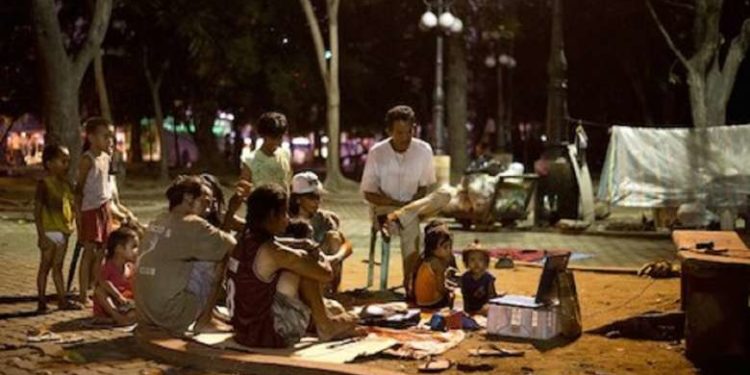 Interfaith lawyers educate Filipino homeless on their rights