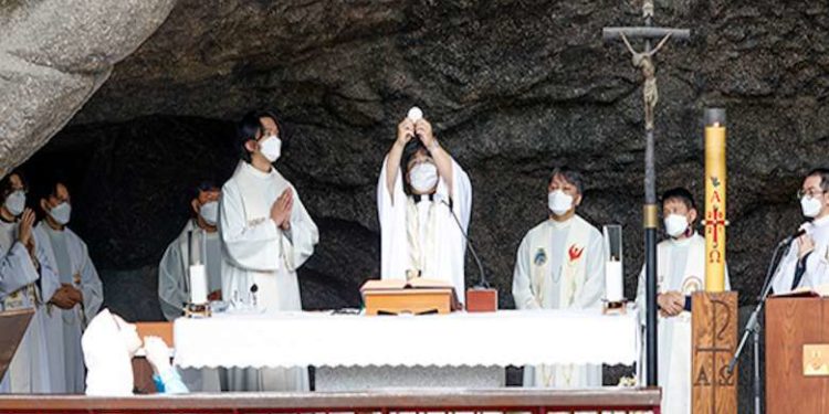 Korean Catholics honor victims of 1980 democracy uprising
