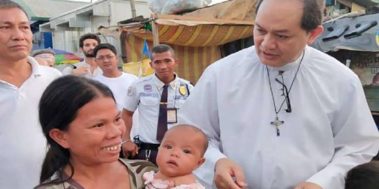 Philippine bishop advocates confession using mobile phones