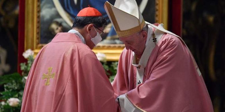 Pope touches Philippine hearts with Aquino message