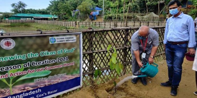 Bangladeshi Catholics plant trees to mark Season of Creation