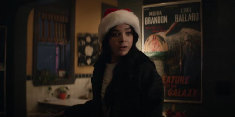 New Hawkeye Promo Has Clint Barton And Kate Bishop Saving The Holidays