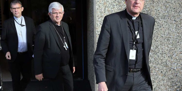 Team that oversaw French abuse report to meet the pope