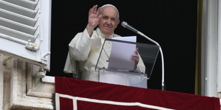 Pope Francis at the Angelus: Read, reread, and be passionate about the Gospel
