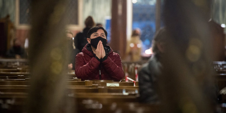 Don’t go to church if you have any Covid symptoms, say bishops