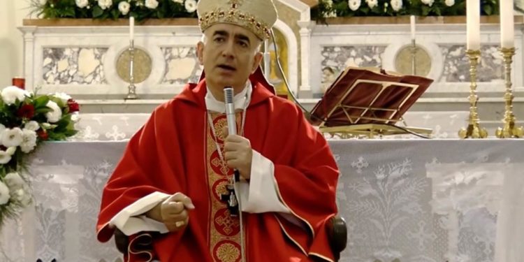 Italian bishop apologizes for telling children Santa doesn’t exist | Top Stories