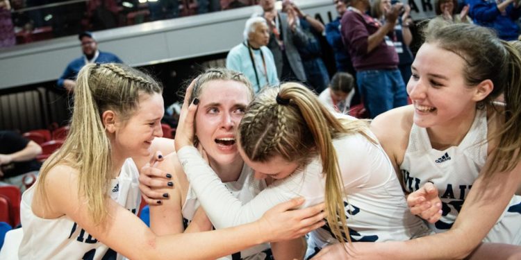 Bishop McGuinness girls roll to 10th NCHSAA basketball title | Sports News