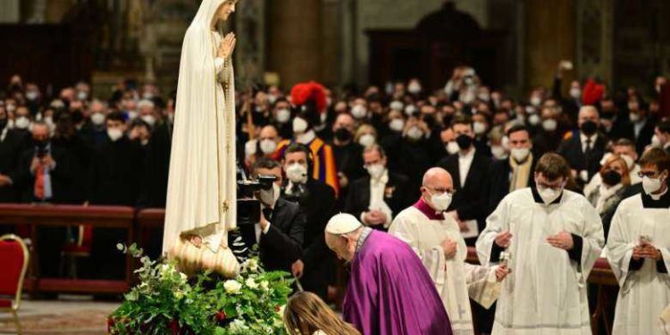 Pope Francis consecrates Ukraine, Russia to Mary