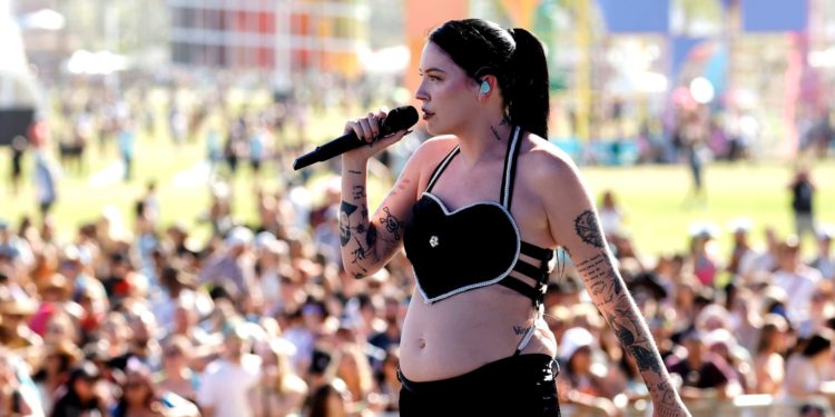 Pregnant Bishop Briggs’ Coachella 2022 performance has fans talking