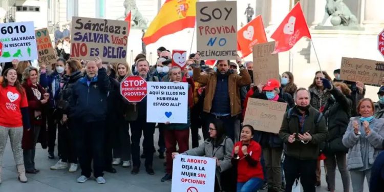 Bill criminalizing prayer near abortion clinics protested outside Spain’s Senate