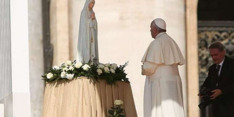 Ukraine war: Catholics invited to join Pope Francis in praying rosary for peace