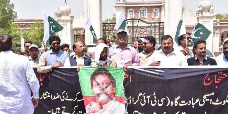 Pakistani Christians resist rally of former prime minister