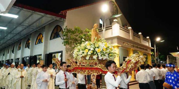 Huge celebration draws 3,000 Vietnamese migrant Catholics