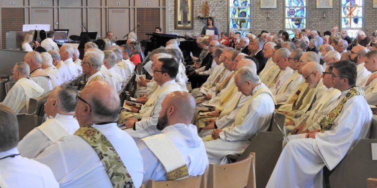 Diocesan priests celebrate jubilees with Mass, lunch