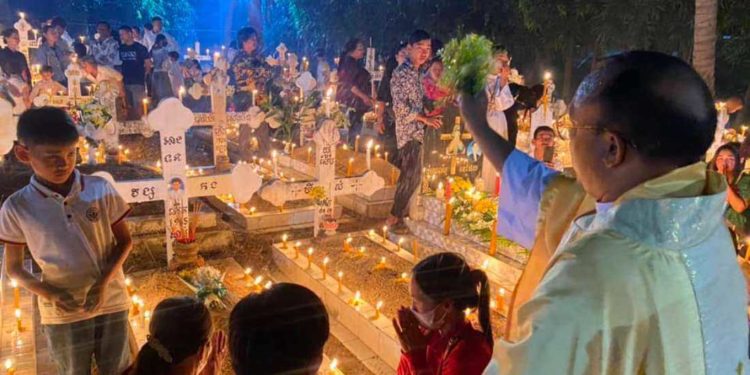 Cambodian Catholics, Buddhists honor ancestors