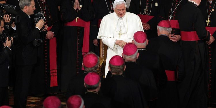Benedict XVI is mourned in the United Kingdom