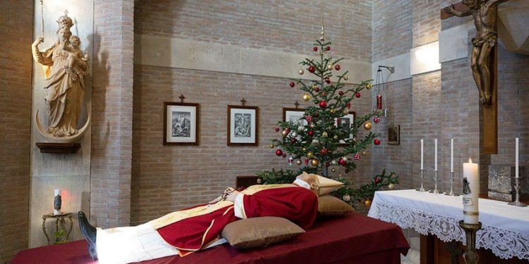 Pope emeritus Benedict to be buried in Sydney WYD 2008 vestments