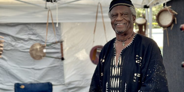 COOL WEATHER DIDN’T DETER CROWDS FROM ART UNDER THE OAKS