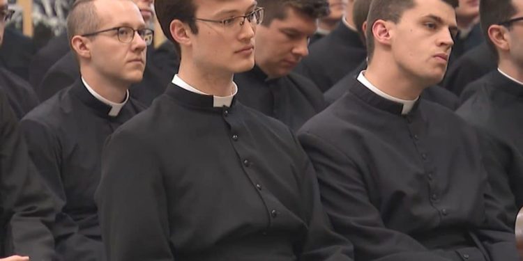 Faith is a call to service and mission, pope tells U.S. seminarians