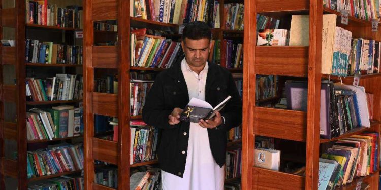 Library thrives in Pakistan’s ‘wild west’ town