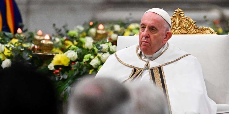 Marriage a gift from God that benefits everyone, pope says