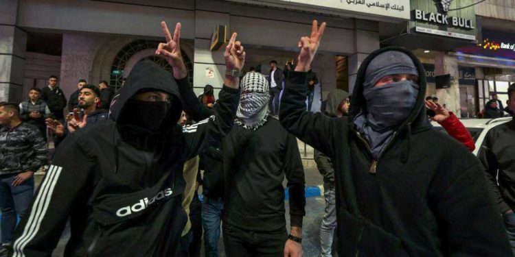 Palestinian gunman kills 7 in east Jerusalem synagogue