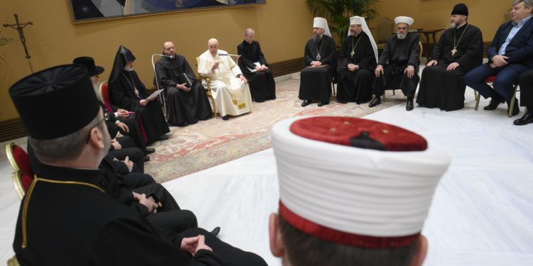 Ukrainian interfaith group’s efforts a ‘concrete testimony of peace,’ Pope Francis says