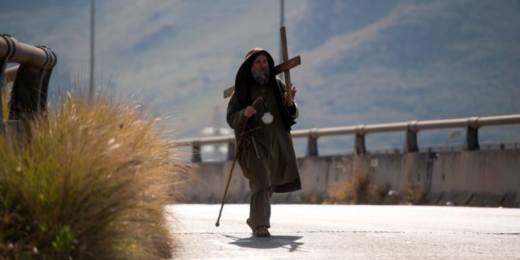 Thousands attend funeral of modern-day St. Francis in Italy