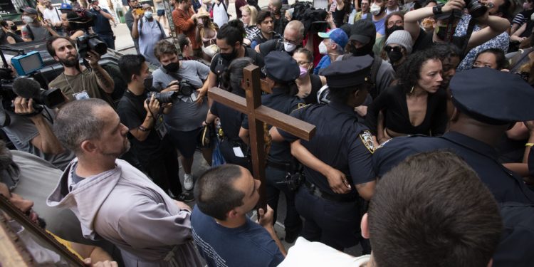 Priest found guilty of blocking entrance to abortion clinic, faces prison time