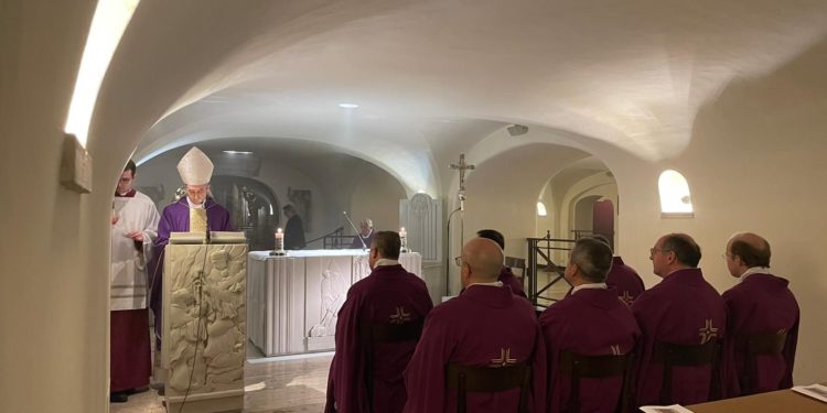 Archbishop Gänswein celebrates Mass for Benedict XVI one month after pope’s death
