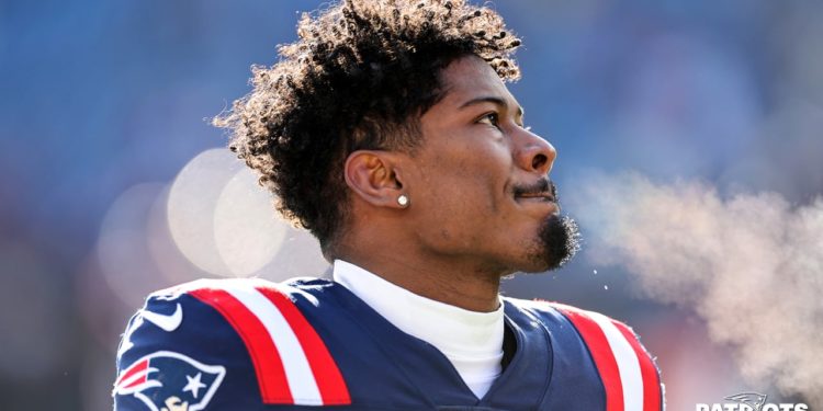 Jonathan Jones in for busy offseason between free agency, fixing a dam and learning to fly