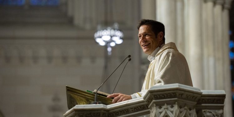 Father Mike Schmitz’s hit podcasts to begin airing on EWTN radio Jan. 15