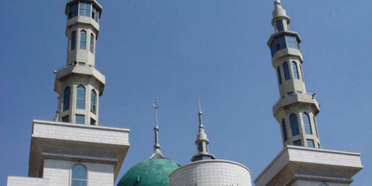 Mosque in China remodeled with pagodas, communist slogans