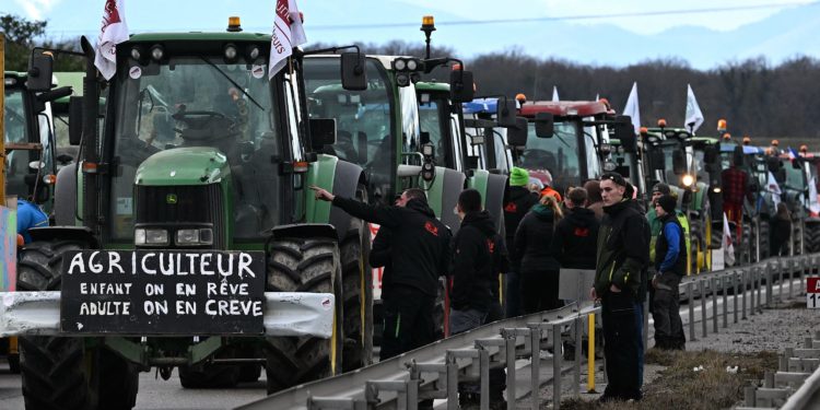 French bishops express solidarity with striking farmers