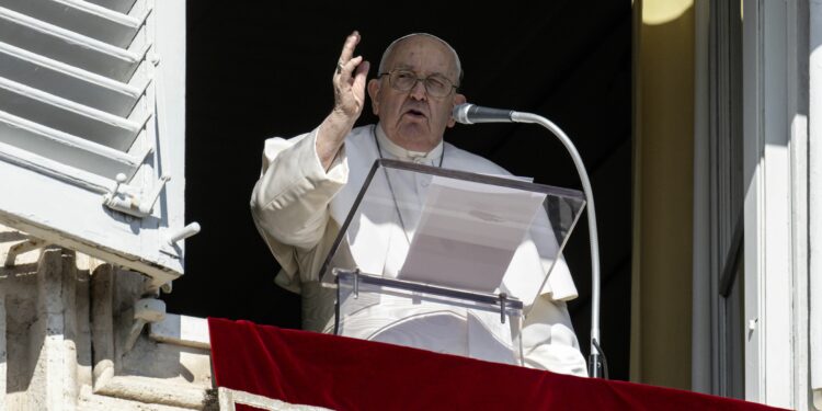 Pope Francis: ‘God is always close to us’ 